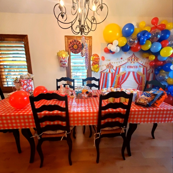 Table cloth - Picture 1 of 1